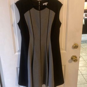 Sandra Darren size 8 sleeveless fit and flare black dress - preowned